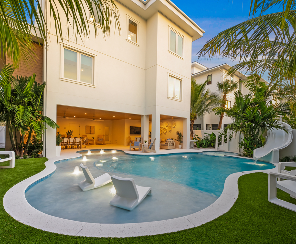 Swim-up bar with in-pool seating